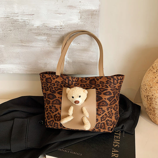 Damen Umhängetasche mit verspieltem Tiermotiv und hochwertigem Leder Nord Taschen