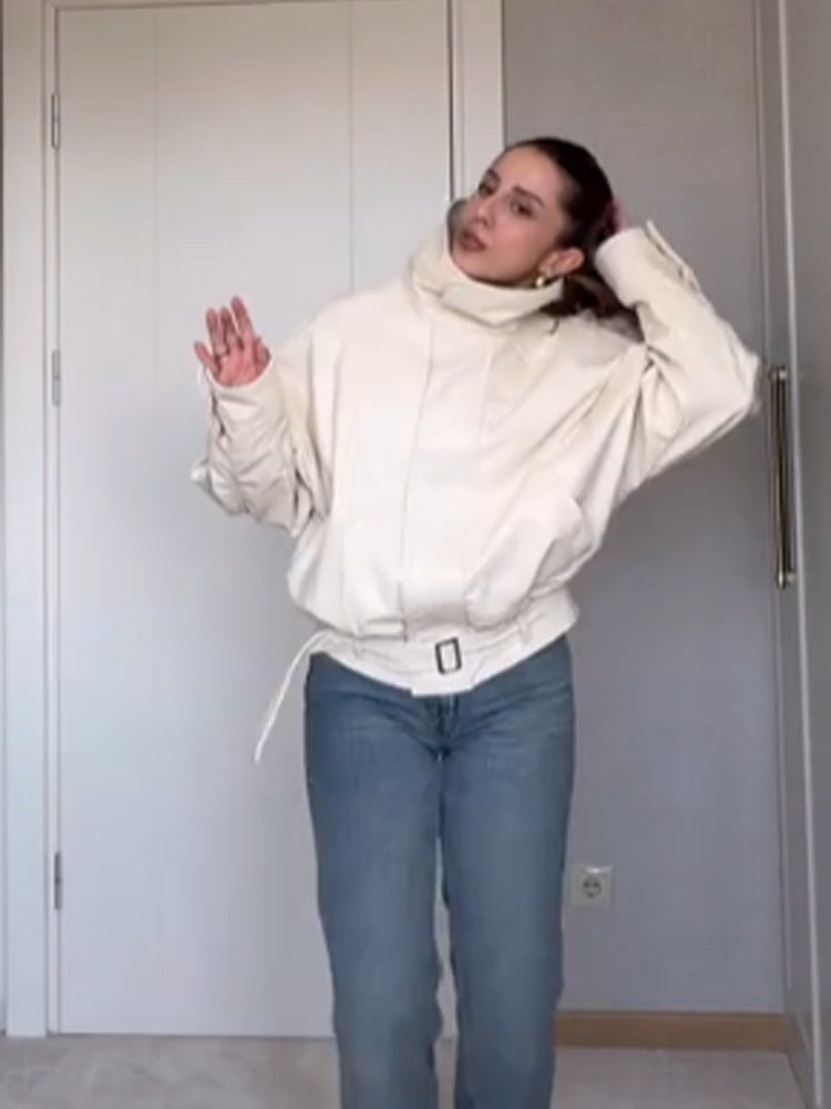 Damen Oversize Kurzjacke mit hohem Stehkragen, wattierter Silhouette und taillierbarem Gürtel Nord Taschen