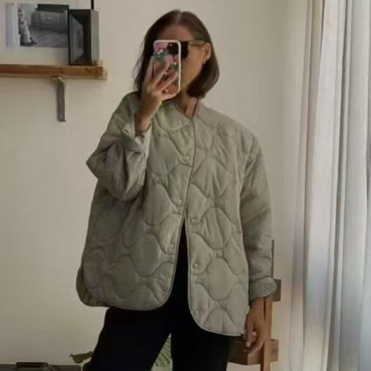 Damen Oversize-Steppjacke ohne Kragen mit Druckknopfverschluss und abgerundetem Saum Nord Taschen