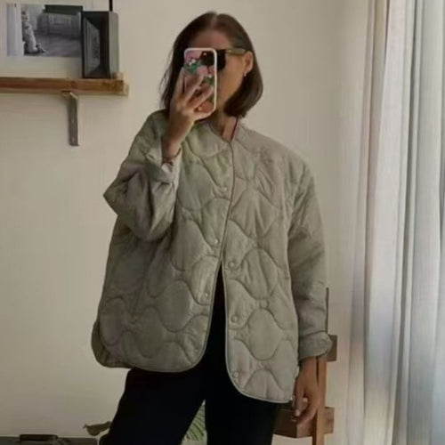 Damen Oversize-Steppjacke ohne Kragen mit Druckknopfverschluss und abgerundetem Saum Nord Taschen