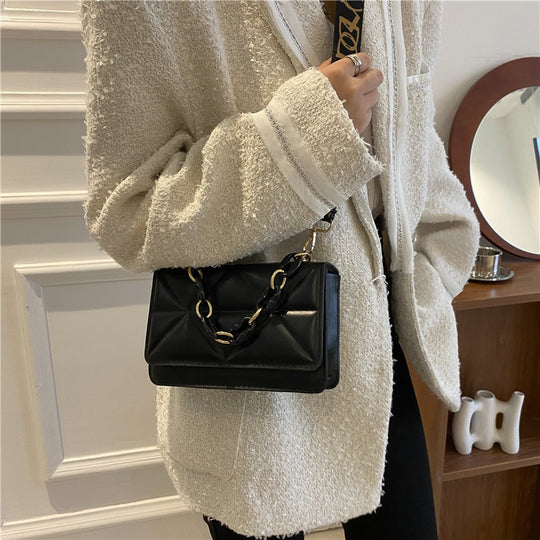 Damen Umhängetasche mit modischem Kettendesign Nord Taschen