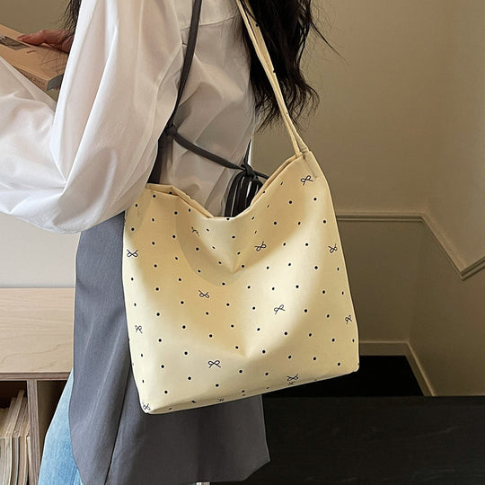 Damen Beuteltasche mit fröhlichem Punkten-Design Nord Taschen