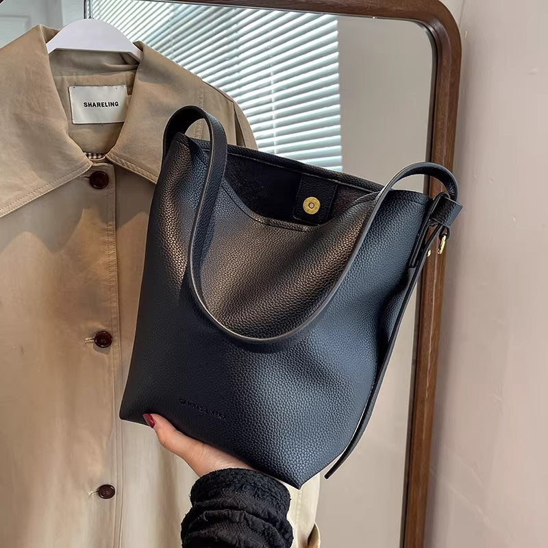 Damen Hobo-Tasche mit abnehmbarem Innenbeutel und stilvollem Design Nord Taschen