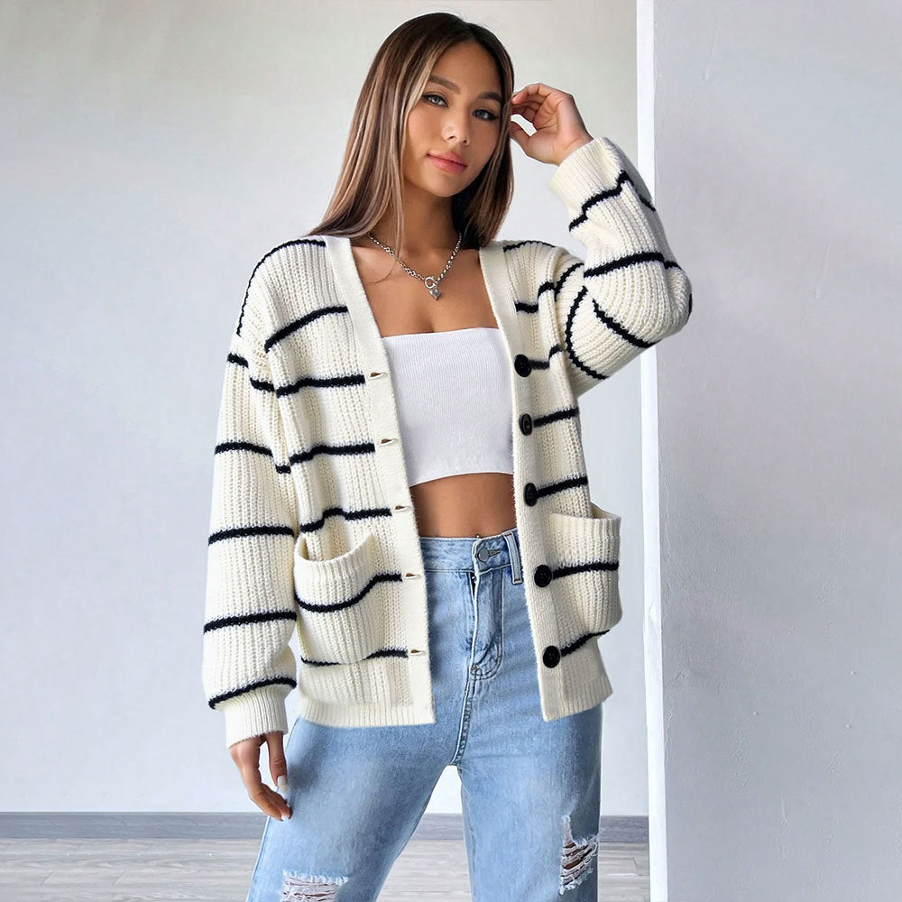 Damen oversized Strickcardigan mit Rippenkante, aufgesetzten Taschen und Knopfverschluss Nord Taschen