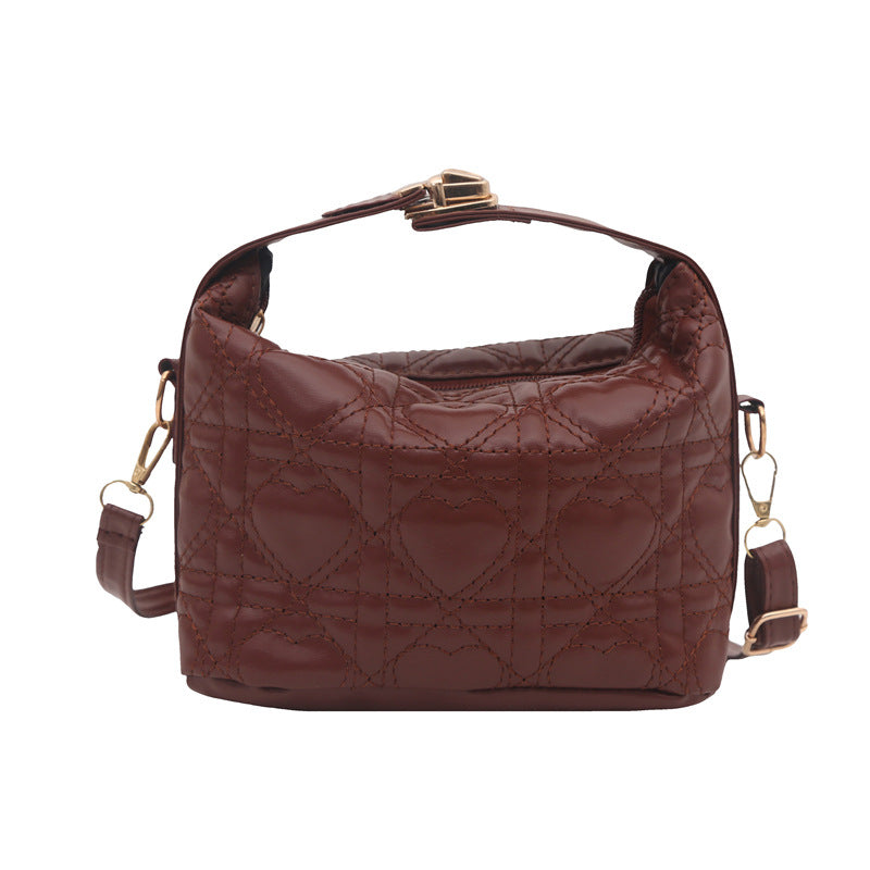 Damen Umhängetasche mit quiltetem Herzdesign und verspieltem Verschluss Nord Taschen