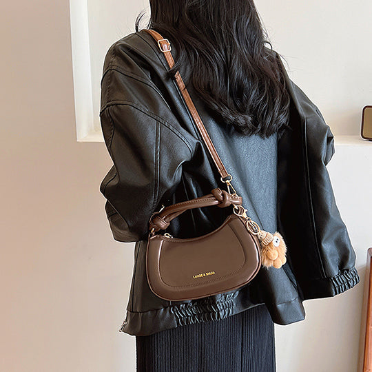 Damen elegante Hobo-Handtasche mit verspieltem Anhänger Nord Taschen