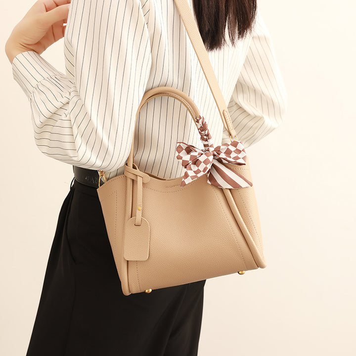 Damen Handtasche mit dekorativem Schal Nord Taschen