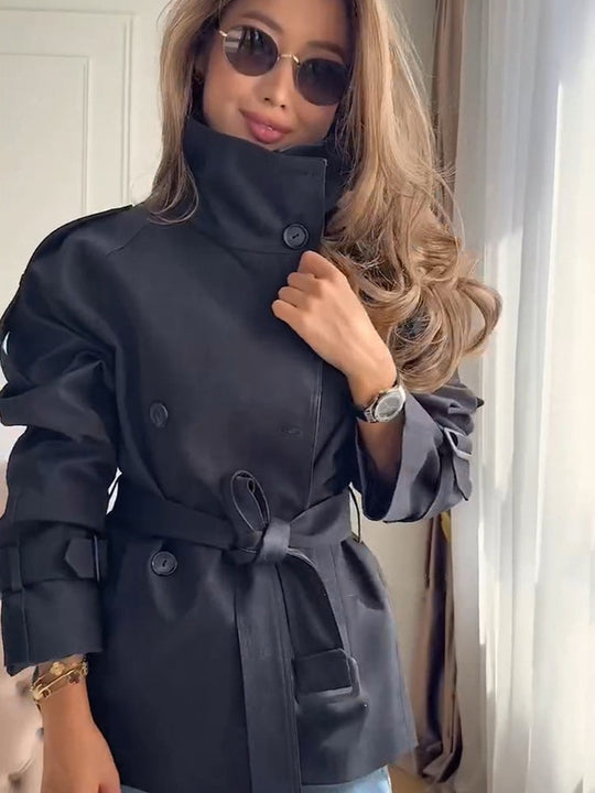 Damen Kurzer Boxy-Trenchcoat mit hohem Stehkragen, doppelreihiger Front & Taillengürtel Nord Taschen
