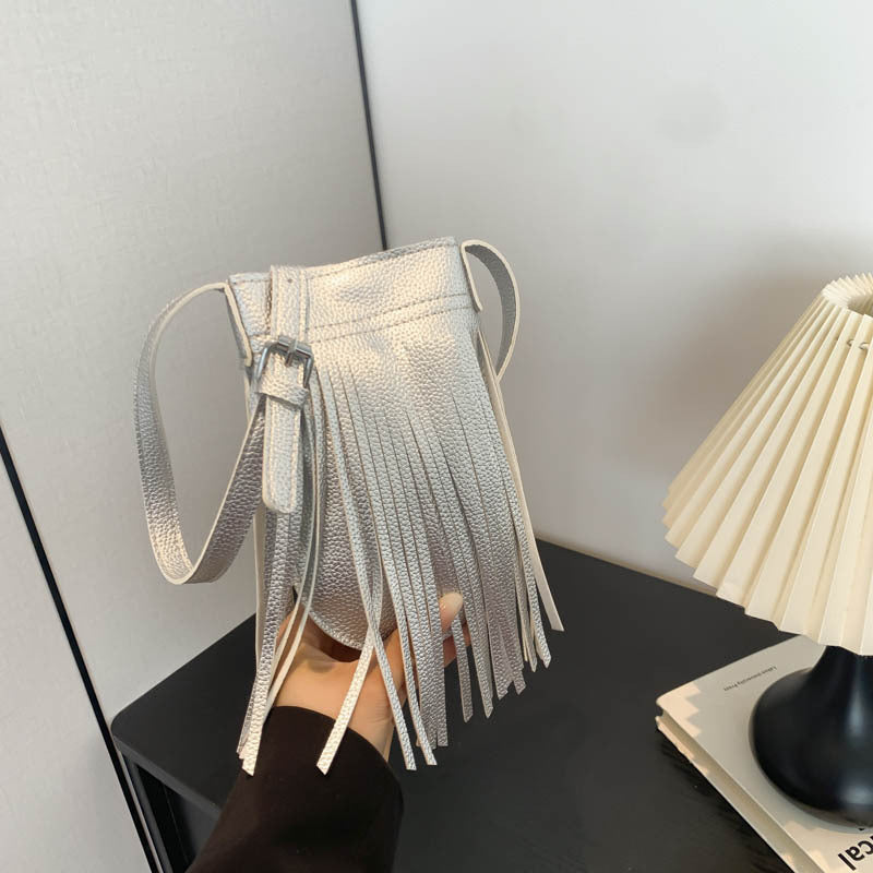 Damen Beuteltasche mit fransigem Design und verstellbarem Schulterriemen Nord Taschen