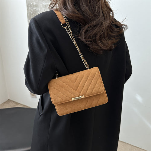 Damen Umhängetasche mit gestepptem Design und elegantem goldenen Kettenriemen Nord Taschen