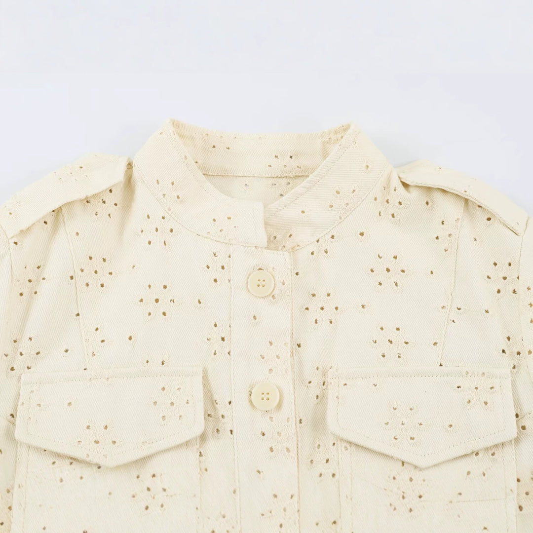 Damen Kurze Broderie‑Anglaise Jacke im Utilitarstil mit Stehkragen und Pattentaschen Nord Taschen
