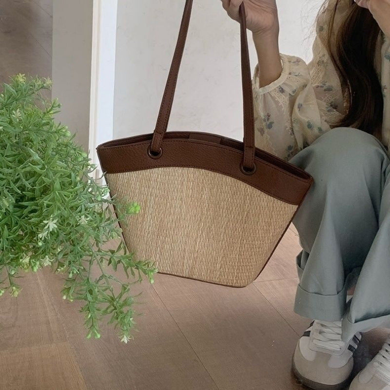 Damen Einkaufstasche mit geflochtenem Design und integriertem Kosmetiktäschchen Nord Taschen