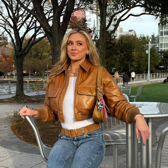 Damen Kurze Lederoptik-Blousonjacke mit großen Pattentaschen und geripptem Bund Nord Taschen
