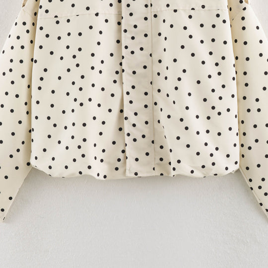 Damen Gepunktete Cropped Blusenjacke mit Hemdkragen und Schulterklappen Nord Taschen