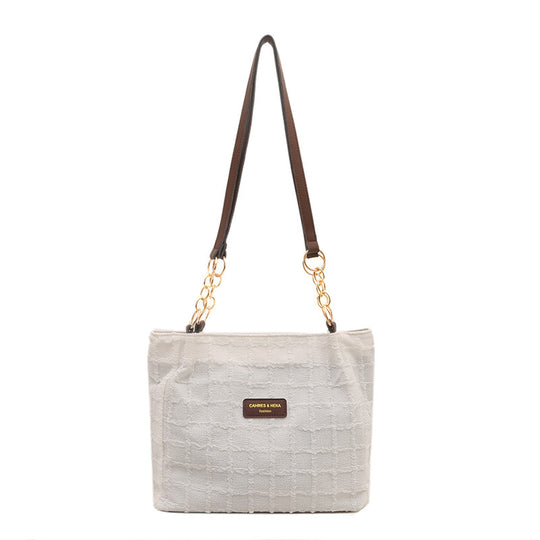 Damen Schultertasche mit strukturiertem Design und unverwechselbaren Kettenakzenten Nord Taschen