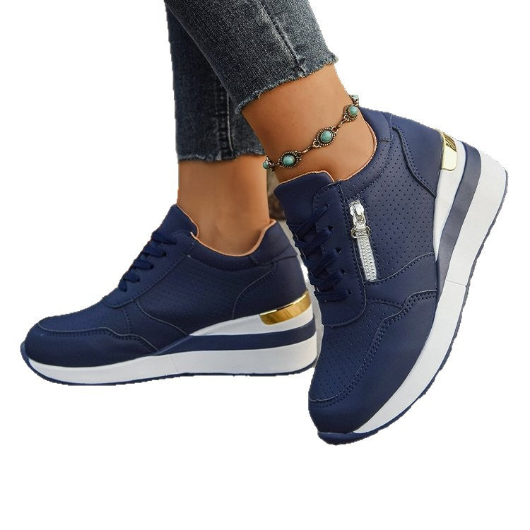 Damen nan Keil-Sneaker mit seitlichem Reißverschluss, perforiertem Obermaterial und ergonomischem Plateau-Fußbett Nord Taschen