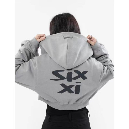 Damen nan cropped Kapuzenpullover im Streetwear-Style mit auffälligem Rückenprint und geripptem Saum Nord Taschen