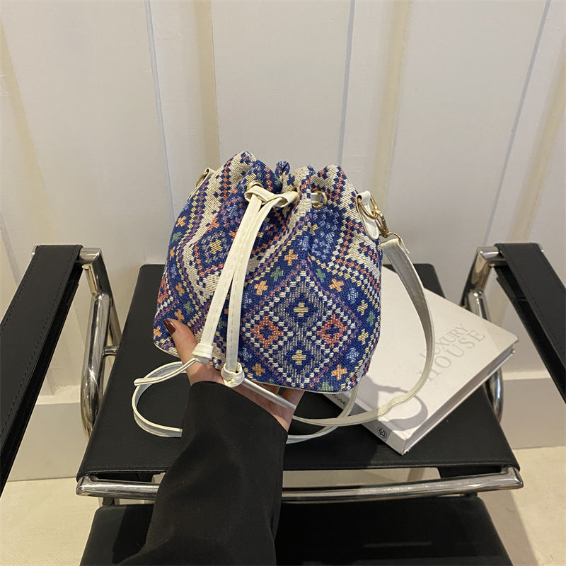 Damen Beuteltasche aus hochwertigem gewebtem Material mit praktischen Tragegriffen Nord Taschen