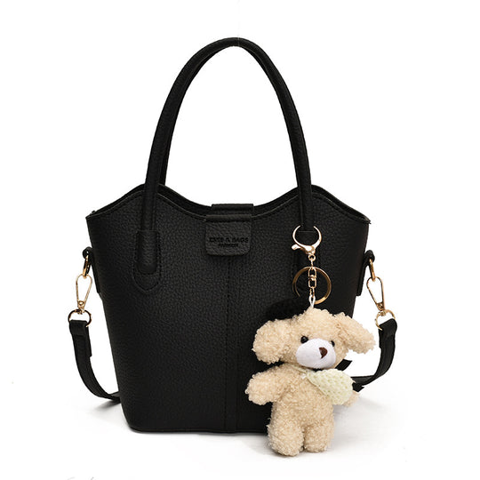 Damen Handtasche mit abnehmbarem Kunstfell-Anhänger Nord Taschen