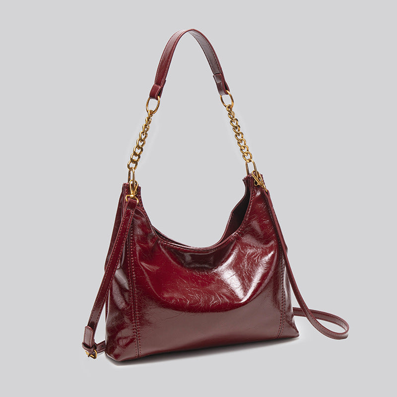 Damen Hobo-Tasche mit glänzender Oberfläche und dekorativem Kettenhenkel Nord Taschen