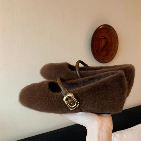Damen Kuschelige Faux‑Fur Mary‑Jane‑Slipper mit gepolstertem Komfortfußbett und goldener Schnallenapplikation Nord Taschen