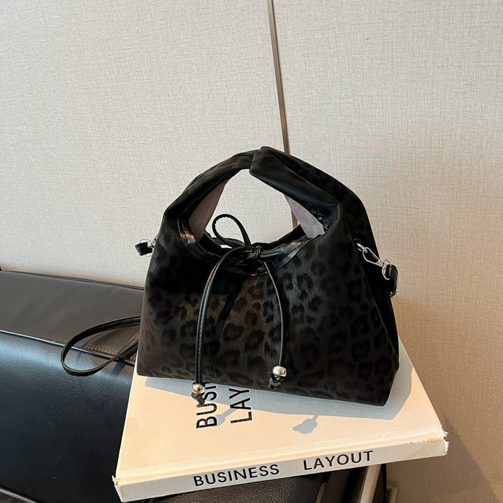 Damen Hobo-Tasche mit elegantem Leopardenmuster und praktischen Tragegriffen Nord Taschen