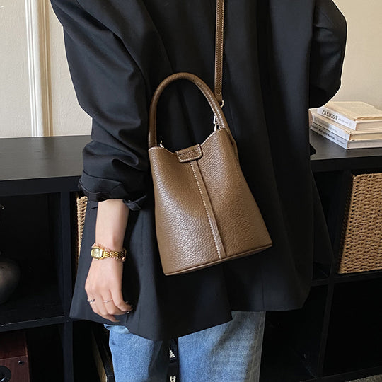 Damen Hobo-Tasche aus hochwertigem Leder mit praktischem Innenteil Nord Taschen