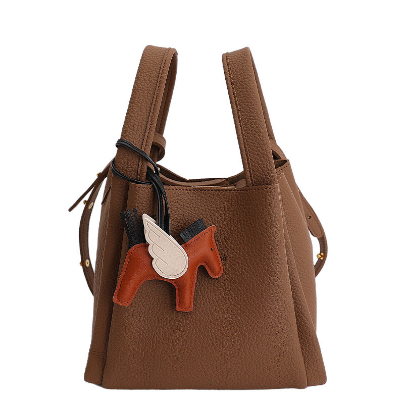 Damen Mini-Bucket Bag mit trendigem Anhänger Nord Taschen