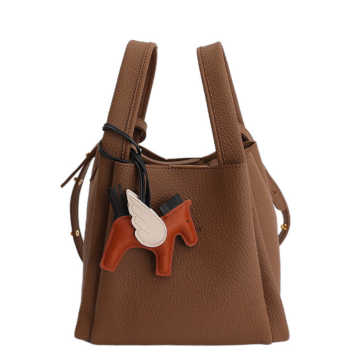 Damen stylische Bauchtasche mit liebevoll gestaltetem Anhänger Nord Taschen