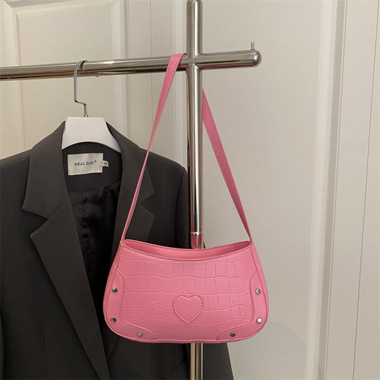Damen Umhängetasche mit Herzmotiv und strukturierter Oberfläche Nord Taschen
