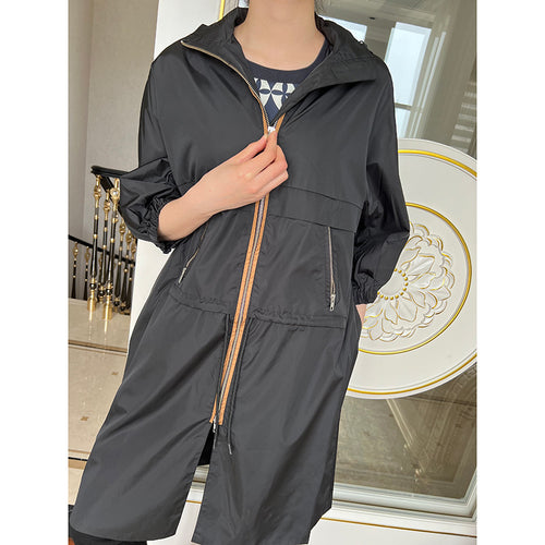 Damen Leichter Oversize-Regenmantel mit Kapuze, Zwei-Wege-Reißverschluss und verdeckten Reißverschlusstaschen Nord Taschen
