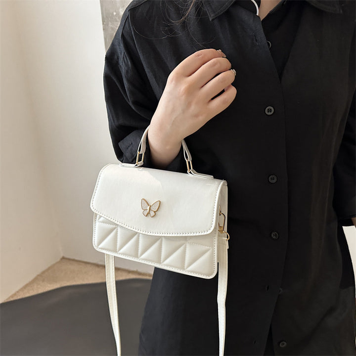 Damen elegante Handtasche mit Quermuster und stylischem Schmetterling Nord Taschen
