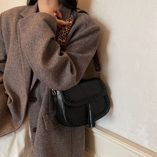 Damentasche mit geflochtenen Details und tierischem Akzent Nord Taschen
