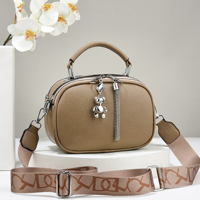 Damen Handtasche mit süßem Bärchen-Anhänger und verstellbarem Schultergurt Nord Taschen