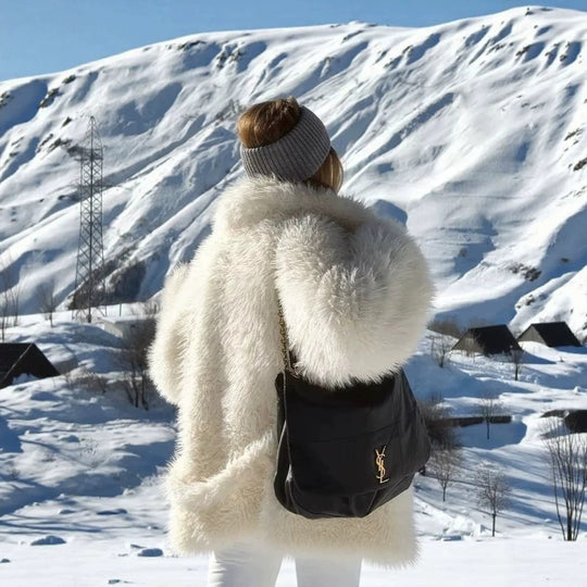 Damen Maxi Kunstpelzmantel mit voluminösem Schalkragen und Wickelgürtel Nord Taschen