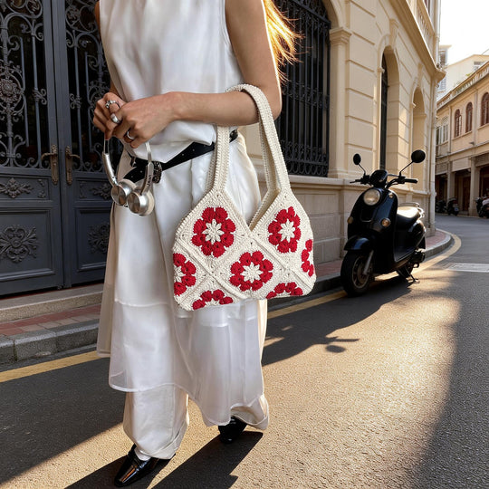 Damen Häkelhandtasche mit floralen Applikationen und großzügigem Innenraum Nord Taschen