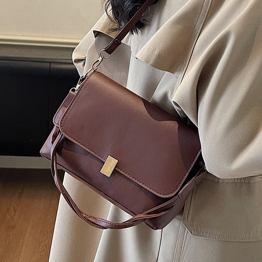 Damen Umhängetasche mit elegantem Klappverschluss und verstellbarem Tragegurt Nord Taschen