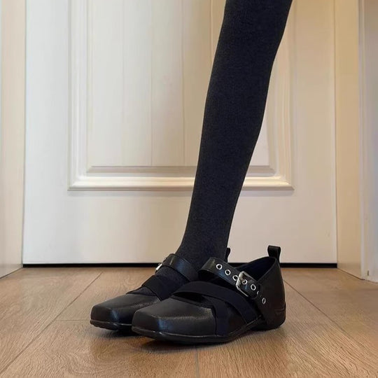Damen Mary-Jane-Slipper mit quadratischer Zehenpartie, gekreuzten Elastikriemen und Ziergurt Nord Taschen