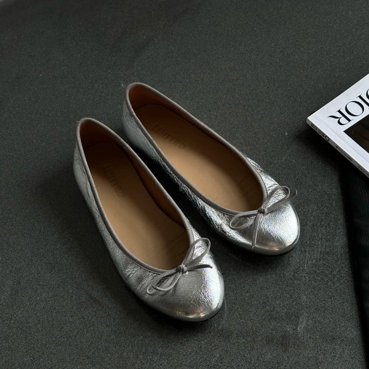 Damen Ballerina-Schuhe mit glänzender Oberfläche und verspieltem Schleifenakzent