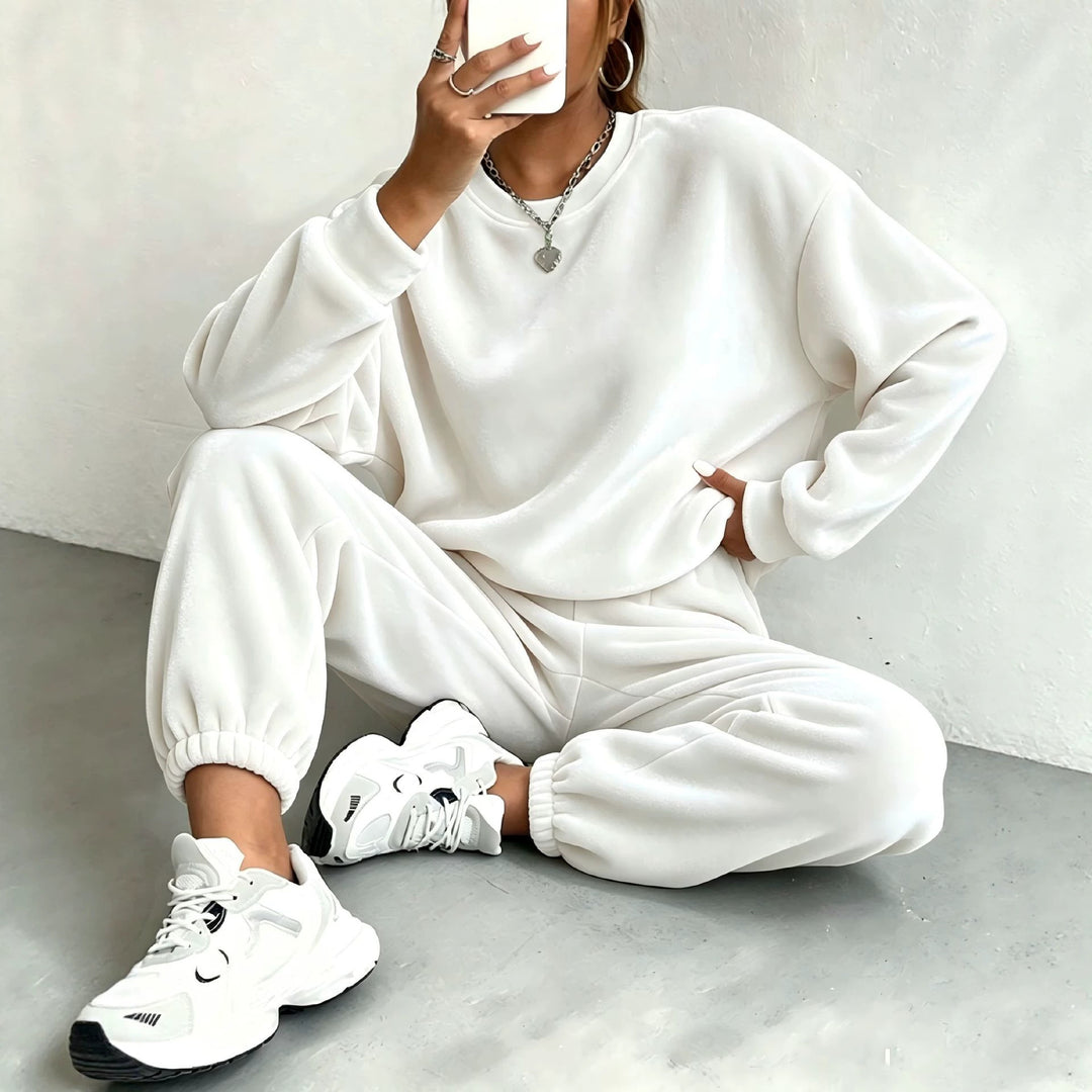 Damen Oversize Samt-Jogginganzug mit Rundhalsausschnitt und elastischen Bündchen Nord Taschen