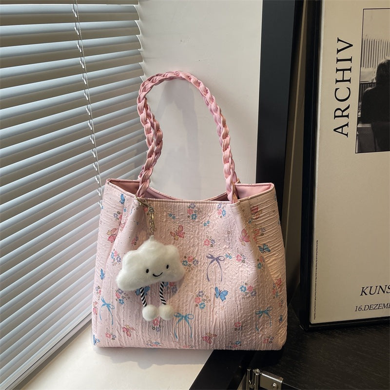 Damen modische Handtasche mit blumigem Design und verspieltem Anhänger Nord Taschen