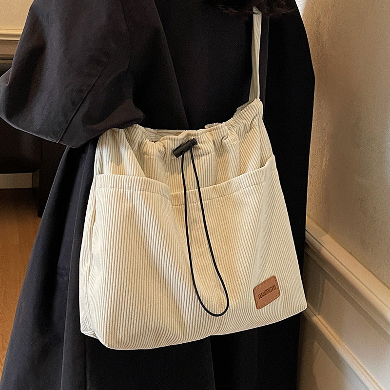 Damen Beuteltasche mit verstellbarem Kordelzug und strapazierfähigem Obermaterial Nord Taschen