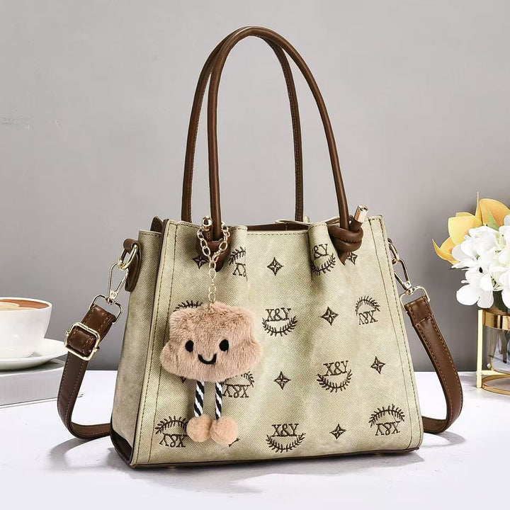 Damen modische Handtasche mit verspieltem Charme und abnehmbarem Anhänger Nord Taschen