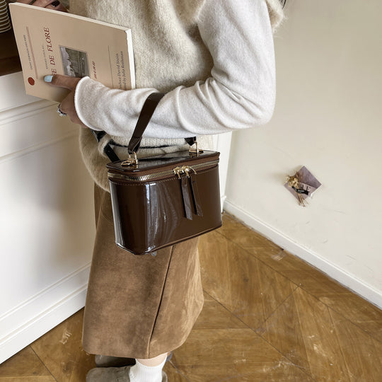 Damen moderne Handtasche mit glänzender Lackoberfläche und abnehmbarem Schulterriemen Nord Taschen