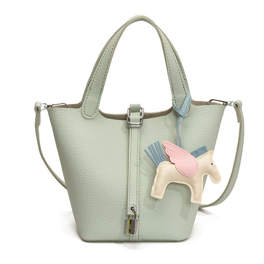 Damen praktische Handtasche mit niedlichem Anhänger Nord Taschen