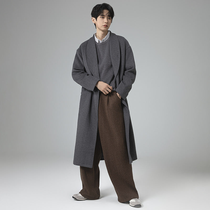 Herren Maxilanger Wollmix-Übermantel im Oversize-Schnitt mit weitem Schalkragen und dekorativer Gurtleiste Nord Taschen