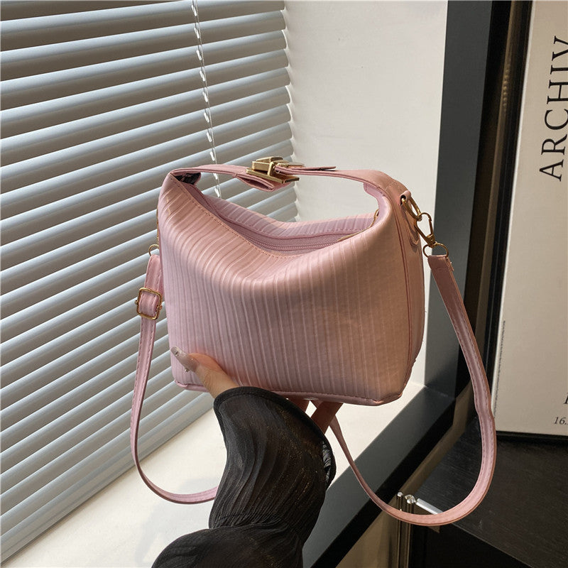 Damen Umhängetasche mit modernem Wellenstrukturobermaterial Nord Taschen