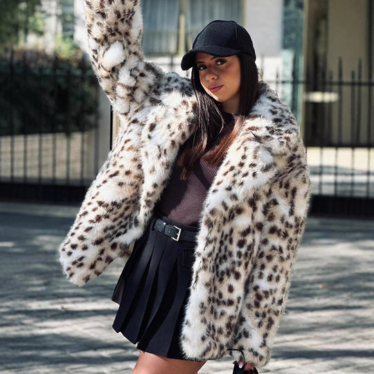 Damen Kurzmantel aus veganem High-Pile Kunstpelz mit Leopard-Print Nord Taschen