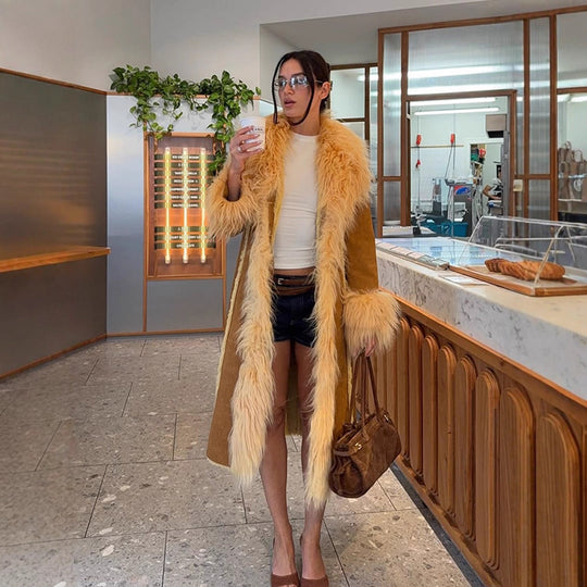 Damen Langer Shearling‑Imitatmantel mit voluminösem Schalkragen und Plüschmanschetten Nord Taschen