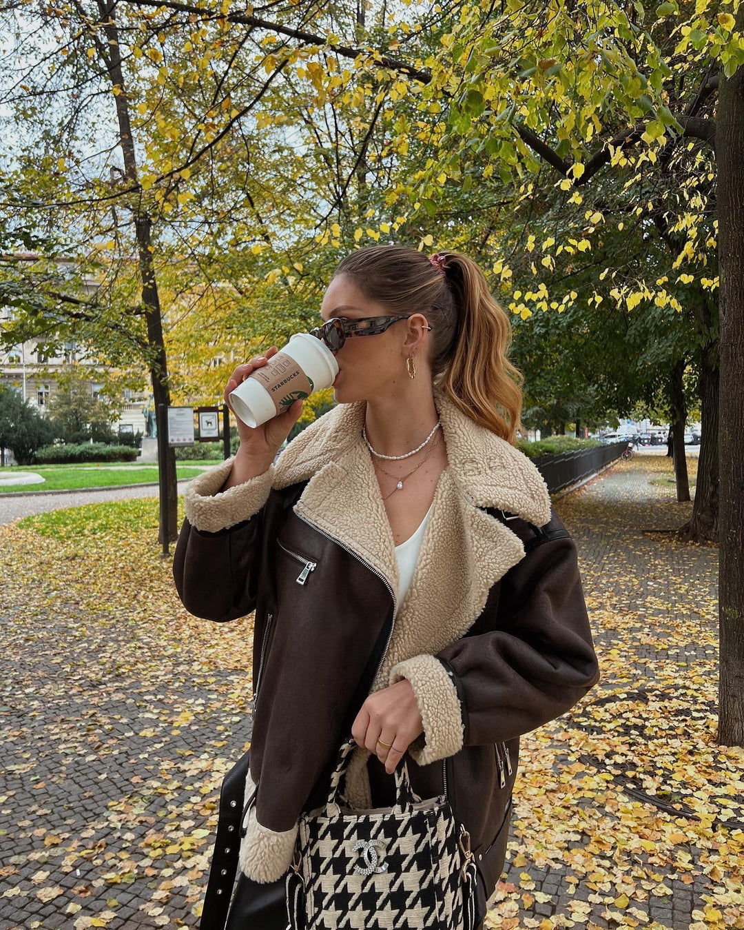 Damen Lässige Aviator-Bikerjacke im Vintage-Lederlook mit Sherpa-Futter Nord Taschen
